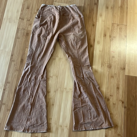 Easel flare leggings - Picture 2 of 3